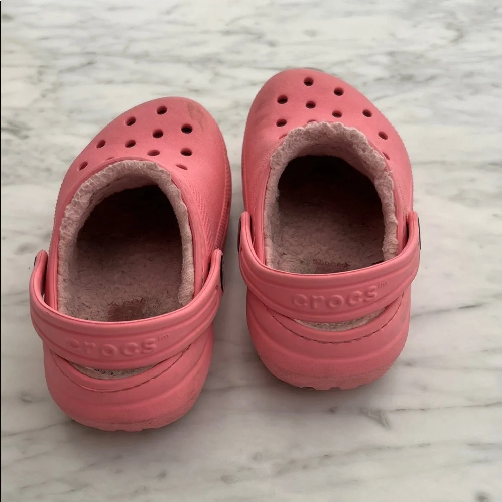 CROCS Kids Slippers in Vibrant Pink with Fleece Lining